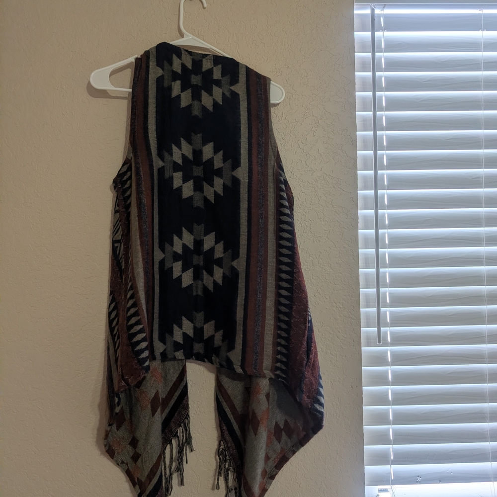 Tribal Patterned Fringe Vest - Picture 2 of 3